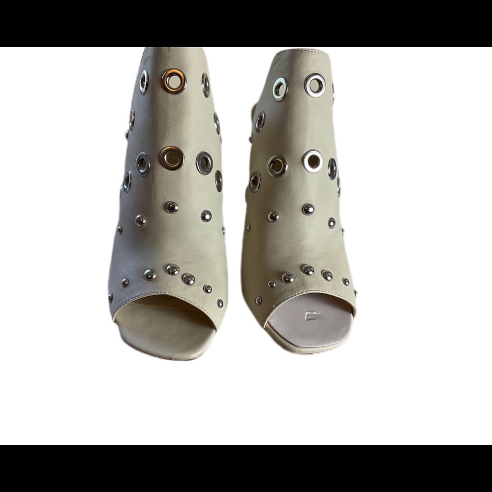 Steve Madan heels. BLACK FRIDAY DEALS CHECK OUT MY CLOSET - Picture 3 of 10